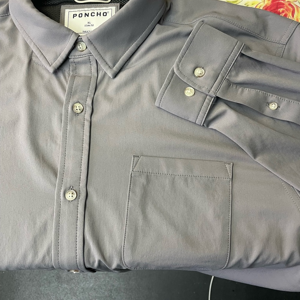 Poncho The Lugnut model Xl slim fit